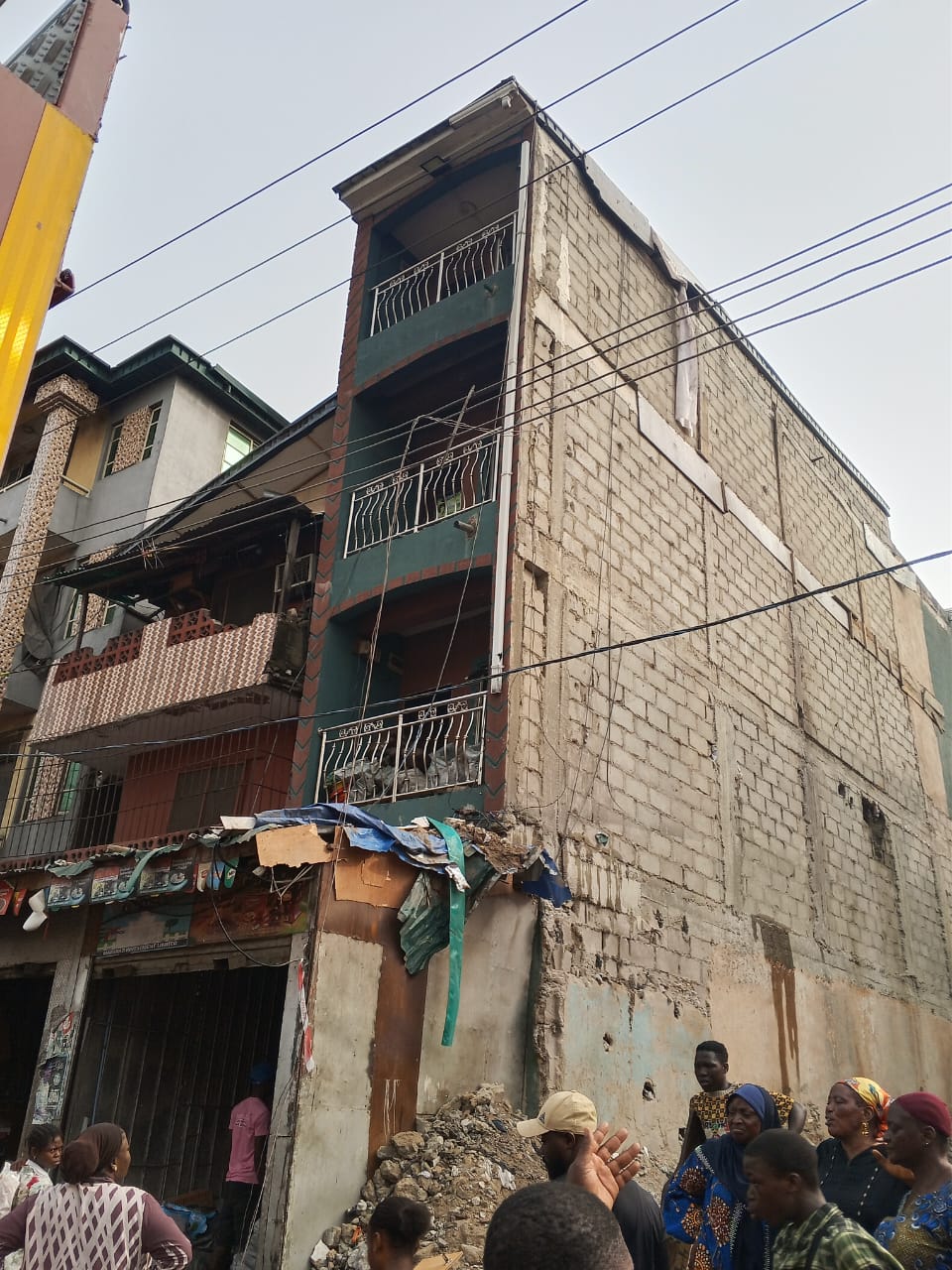 LSFRS Contain Fire Outbreak at Alakoro Ejalonibu Market, Lagos Island