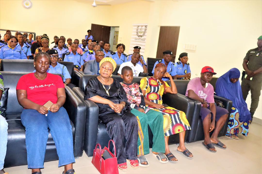 Ogun Police Present Cheques to Families of Fallen Officers